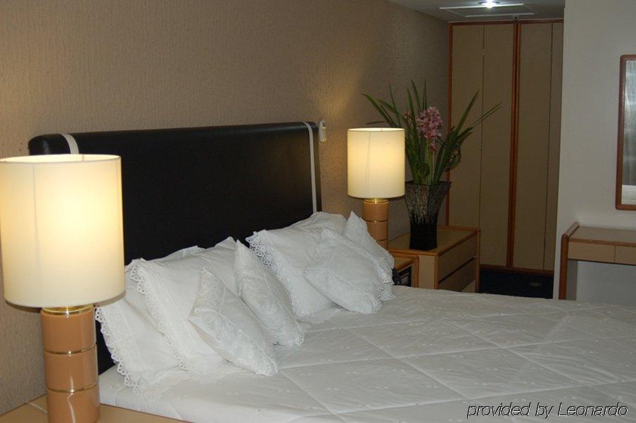 Like Ue Hotel Goiânia Room photo