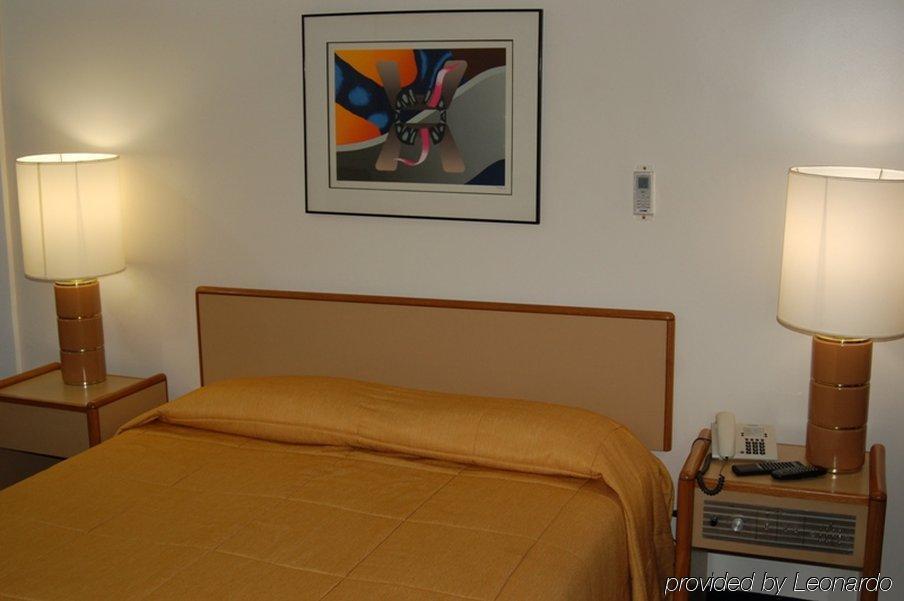 Like Ue Hotel Goiânia Room photo